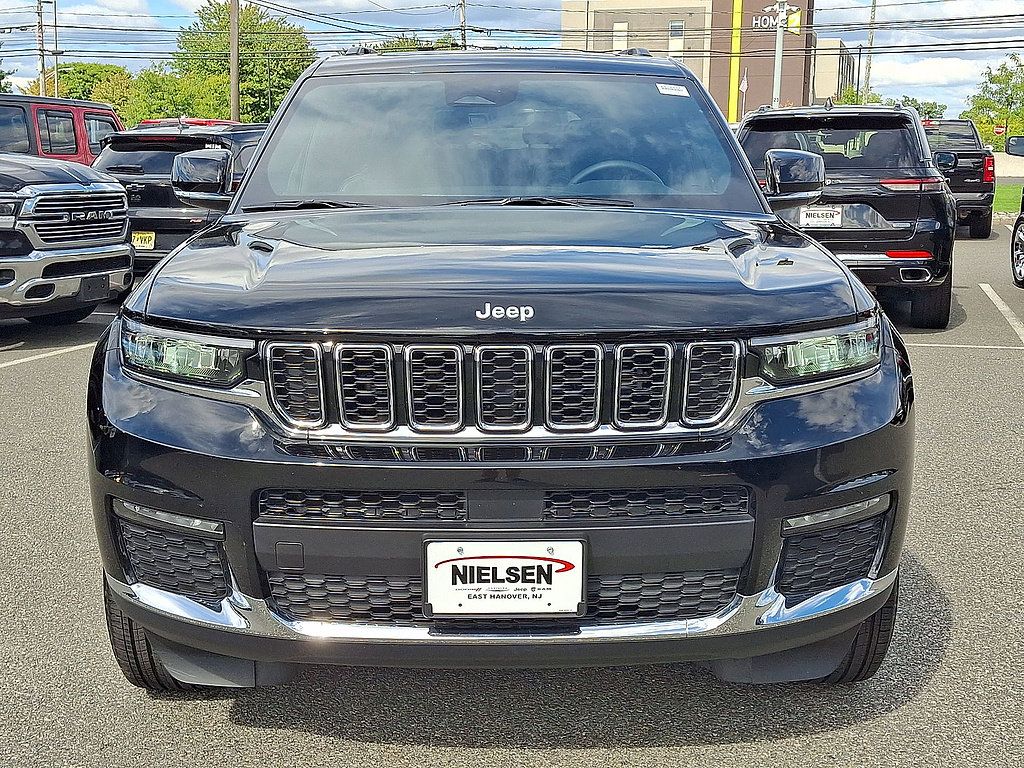 Used 2025 Jeep Grand Cherokee L Limited AWD/4WD image 35