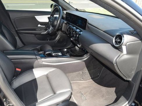 Used 2020 Mercedes-Benz CLA 250 image 32