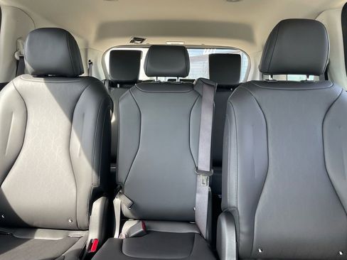 New 2026 Kia Carnival FWD image 23