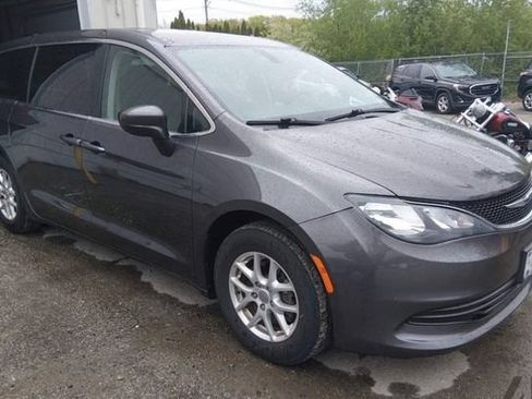 Used 2020 Chrysler Voyager LX FWD image 1