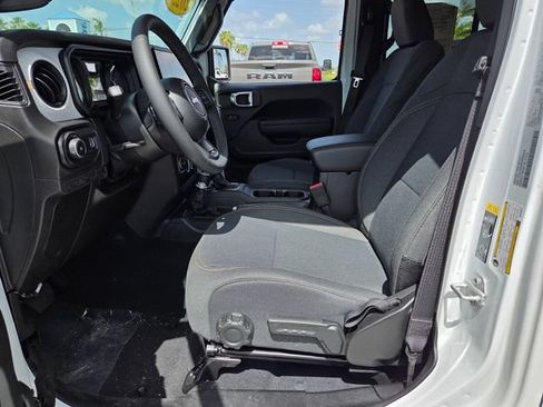 Used 2025 Jeep Wrangler Unlimited Sport AWD/4WD image 9