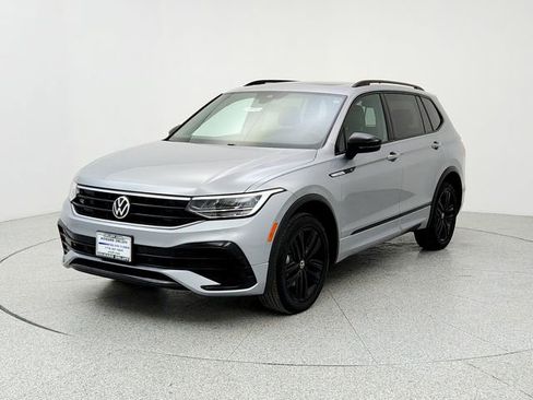 Used 2022 Volkswagen Tiguan SE R-Line image 1