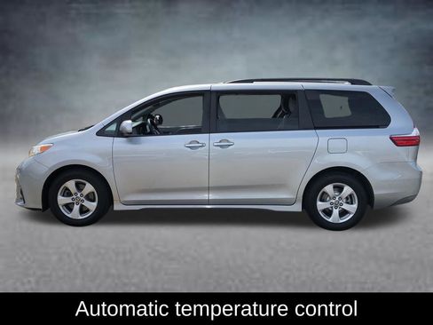Used 2020 Toyota Sienna LE w/ Carpet Mat Package FWD image 7