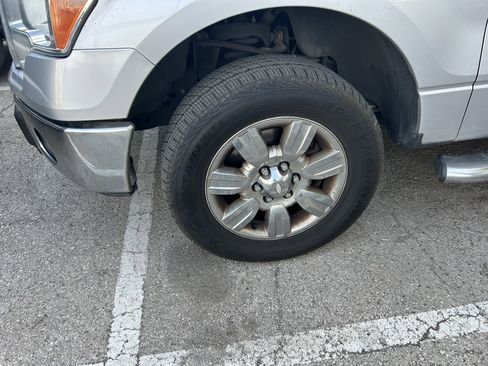 Used 2012 Ford F150 XLT w/ XLT Chrome Pkg image 5