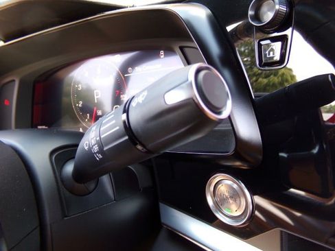 Used 2023 Chevrolet Corvette Stingray Preferred Cpe w/ Body-Color Dual Roof Package RWD image 17
