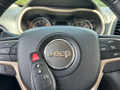 Used 2016 Jeep Cherokee 75th Anniversary AWD/4WD image 15