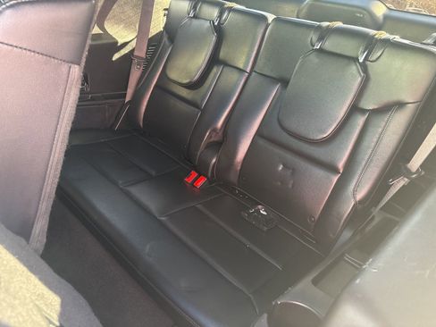 Used 2020 Ford Explorer XLT w/ Equipment Group 202A image 33