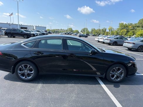 Used 2023 Honda Accord EX image 9