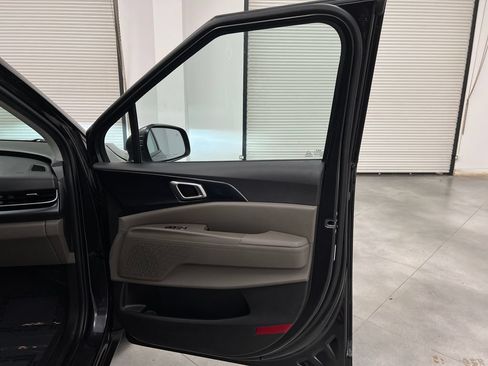 Used 2025 Kia Carnival FWD image 87
