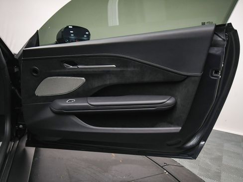 Used 2025 Aston Martin V8 Vantage Coupe image 43