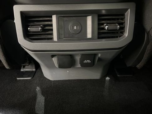 Used 2023 Ford F250 XLT w/ FX4 Off-Road Package AWD/4WD image 18