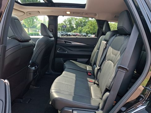 Certified 2025 INFINITI QX60 Luxe AWD/4WD image 11