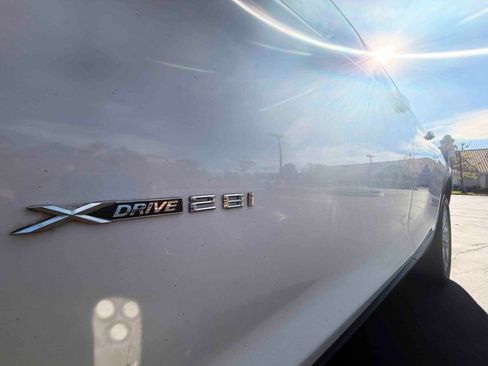 Used 2017 BMW X3 sDrive28i image 9