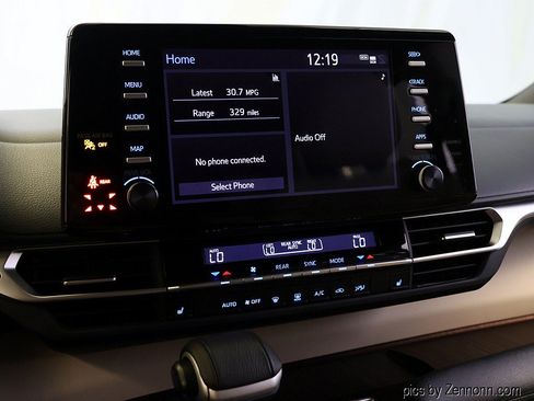 Used 2022 Toyota Sienna XLE FWD image 18