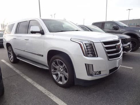 Used 2016 Cadillac Escalade ESV Luxury image 3