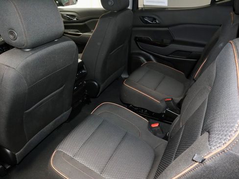 Used 2023 GMC Acadia AT4 image 22