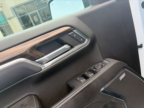 Used 2024 Chevrolet Silverado 1500 LT Trail Boss w/ LT Trail Boss Premium Package AWD/4WD image 16