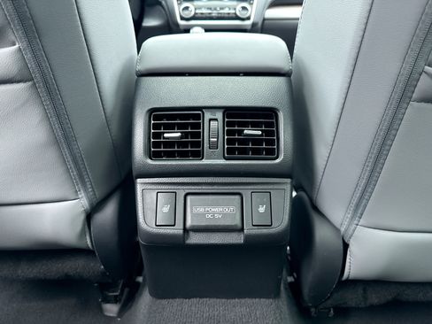 Used 2018 Subaru Outback 3.6R Limited image 21