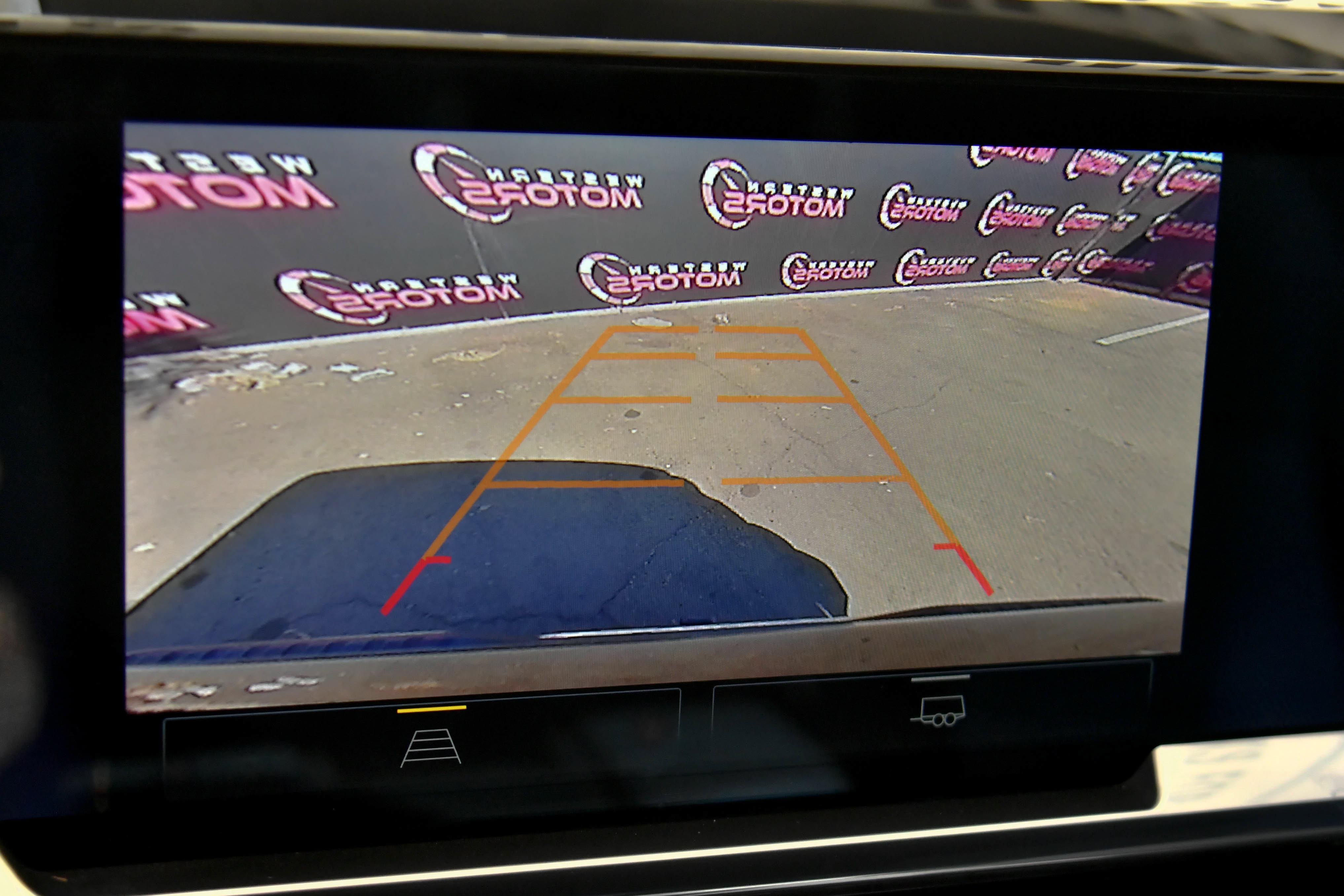 Used 2022 Chevrolet Silverado 1500 LT AWD/4WD image 18