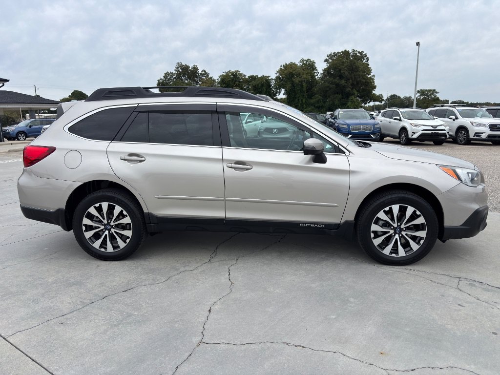 Used 2017 Subaru Outback 3.6R Limited AWD/4WD image 3