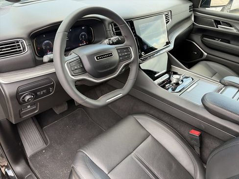 Used 2024 Jeep Wagoneer Series III AWD/4WD image 10