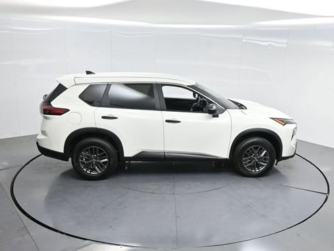 Used 2024 Nissan Rogue S image 67