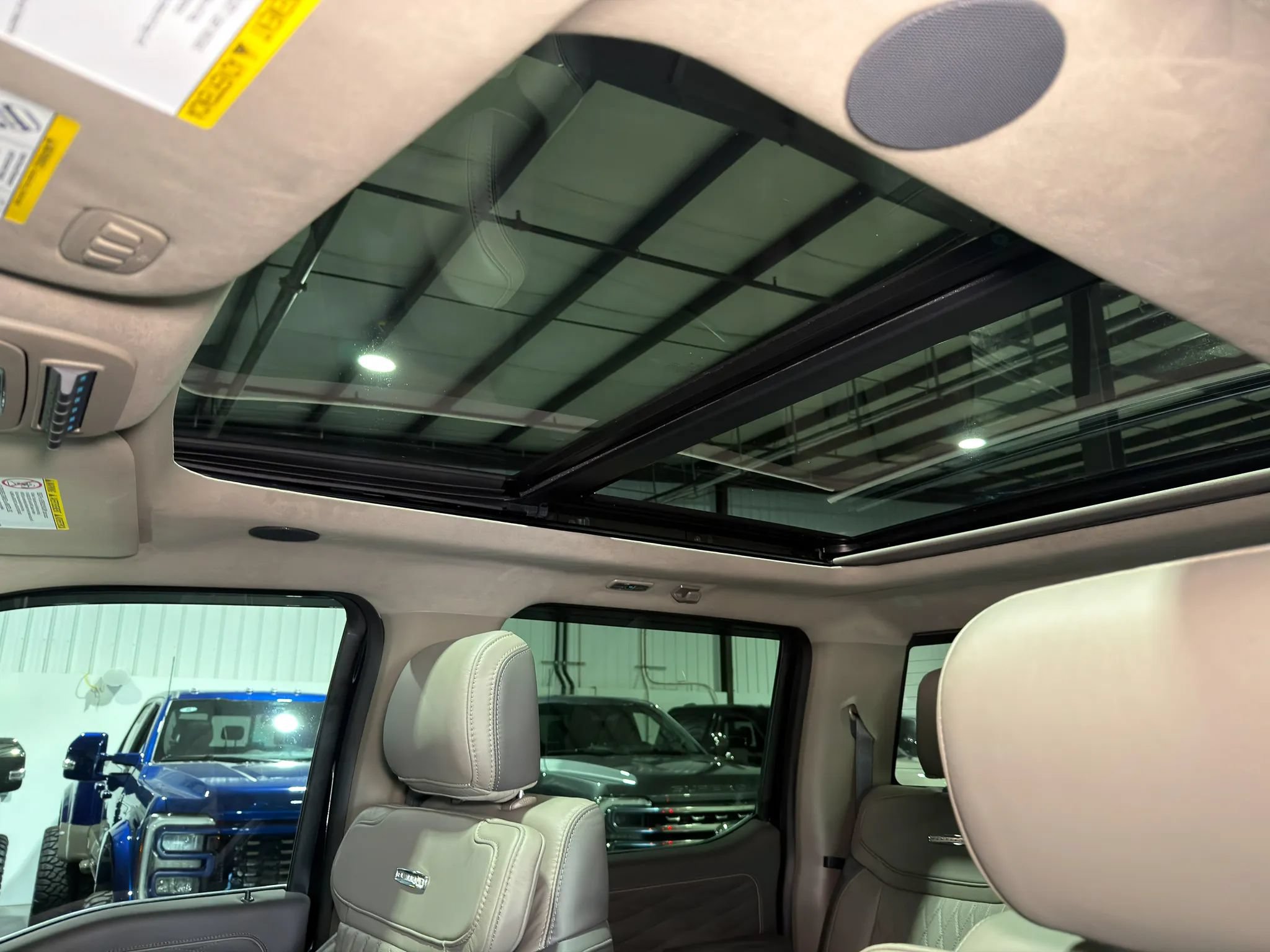 Used 2025 Ford F450 Platinum w/ Platinum Plus Package AWD/4WD image 31