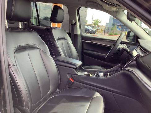 Used 2024 Jeep Grand Cherokee Limited RWD image 37