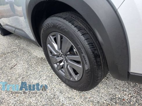 Used 2025 Nissan Pathfinder SV FWD image 42