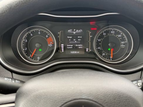 Used 2019 Jeep Cherokee Latitude w/ Popular Appearance Group FWD image 24