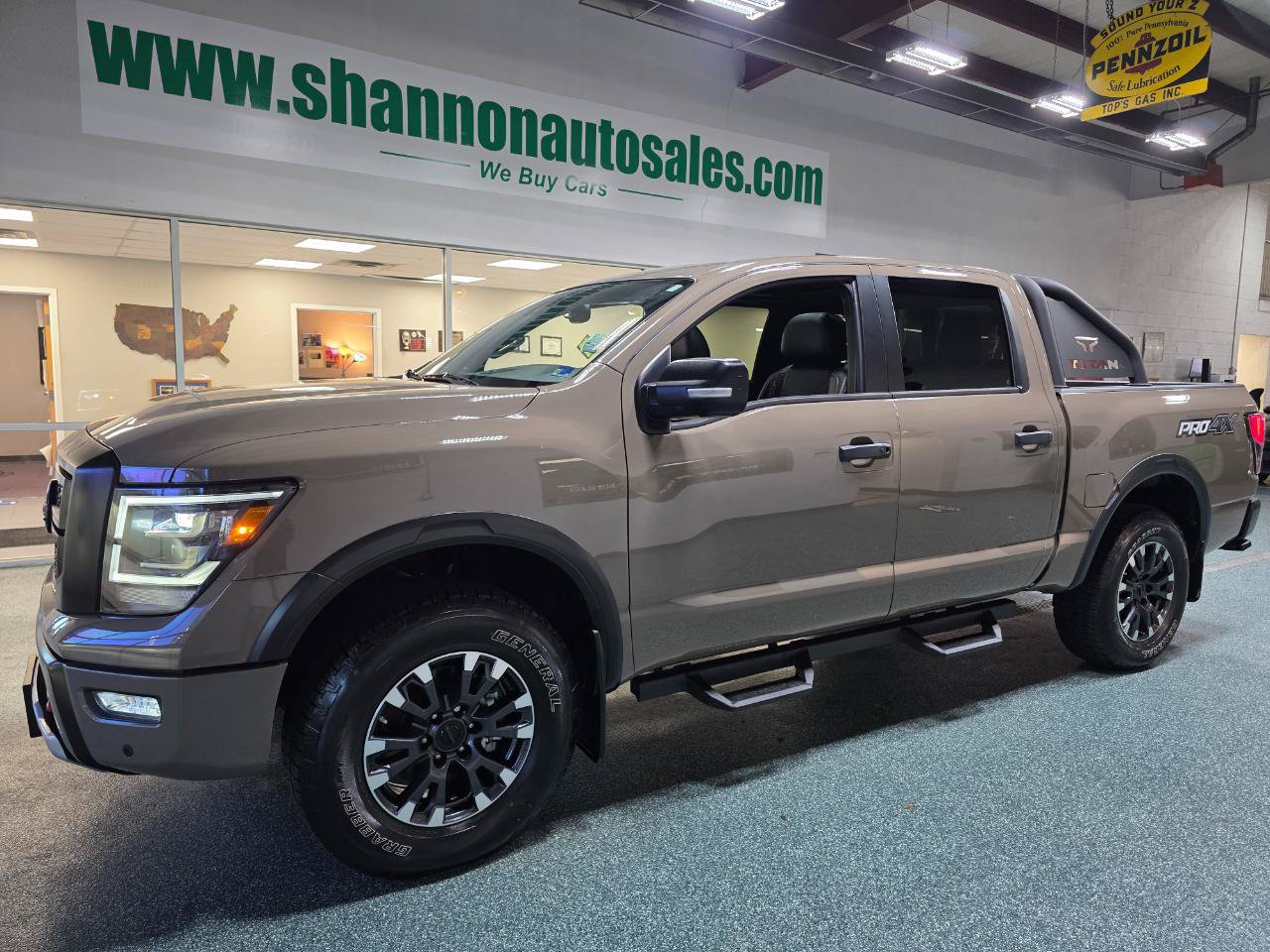 Used 2022 Nissan Titan PRO-4X w/ Pro-4x Convenience Package AWD/4WD image 2