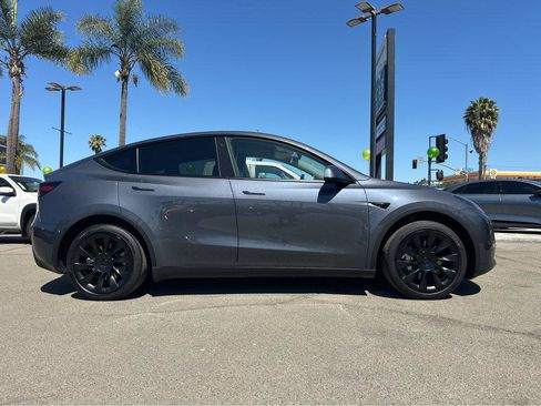 Used 2023 Tesla Model Y Long Range image 39