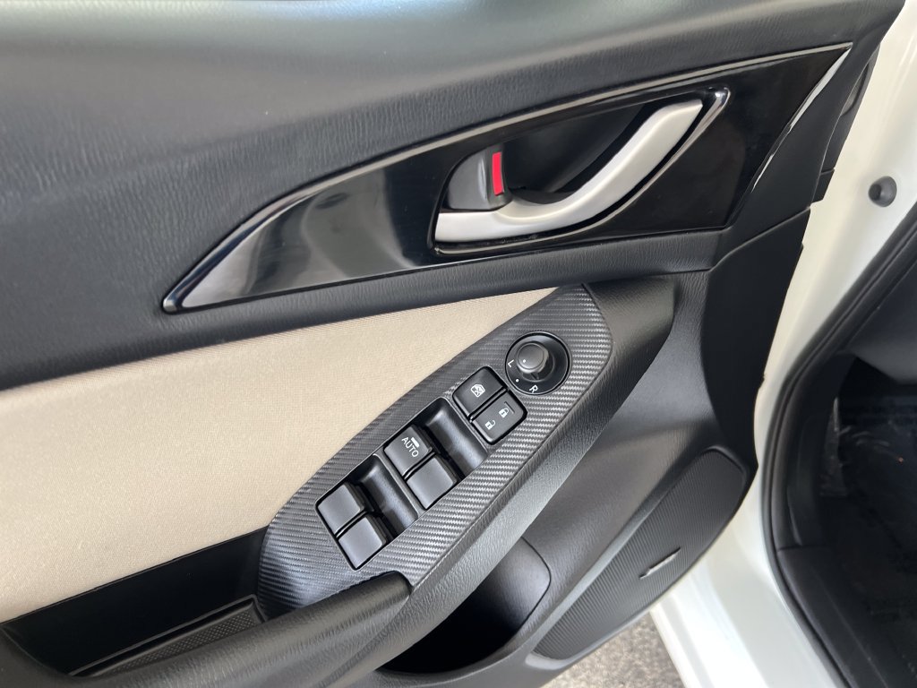 Used 2014 MAZDA MAZDA3 i Touring w/ Technology Package FWD image 14