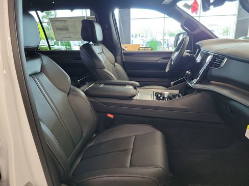 New 2026 Jeep Grand Wagoneer Limited image 12