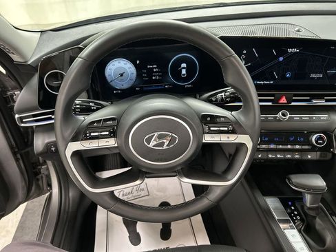 Used 2023 Hyundai Elantra Limited FWD image 4