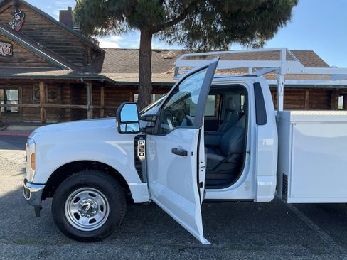 New 2025 Ford F350 XL w/ XL Chrome Package image 48