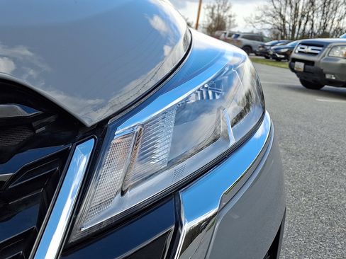 Used 2023 Nissan Kicks SV w/ Exterior Package image 9