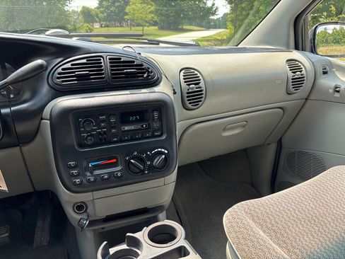 Used 2000 Dodge Caravan SE FWD image 16