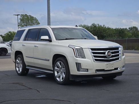 Used 2015 Cadillac Escalade Luxury AWD/4WD image 3