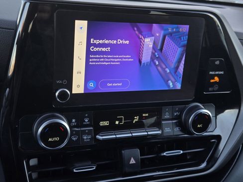 Used 2024 Toyota Highlander LE image 14