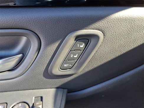 Used 2024 Honda Pilot Touring image 12