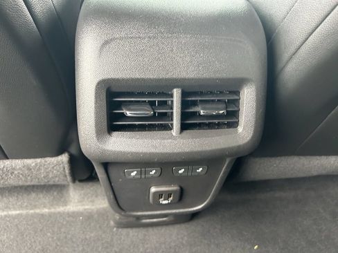 Used 2023 Chevrolet Equinox Premier FWD image 26