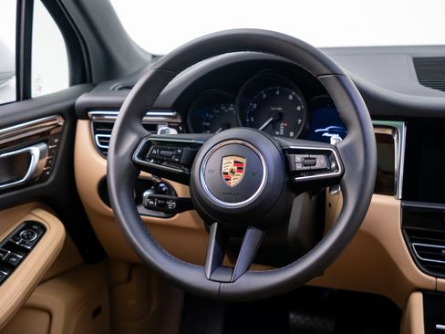 Certified 2026 Porsche Macan AWD/4WD image 12