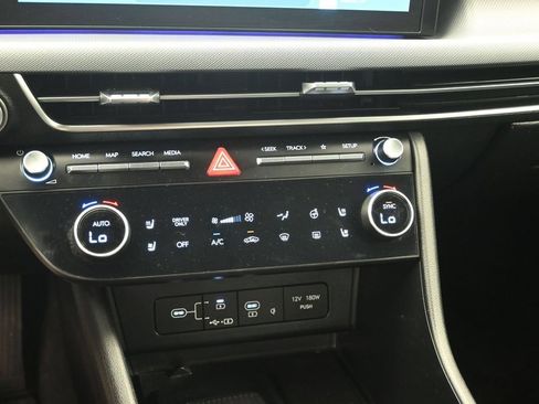 Used 2025 Hyundai Sonata Limited FWD image 17