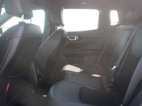 Used 2025 Jeep Compass Trailhawk AWD/4WD image 23