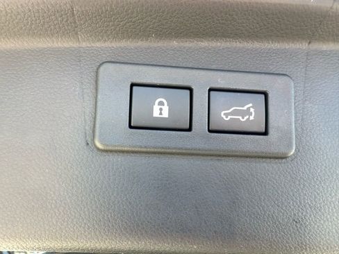 Used 2023 Subaru Outback Premium image 8