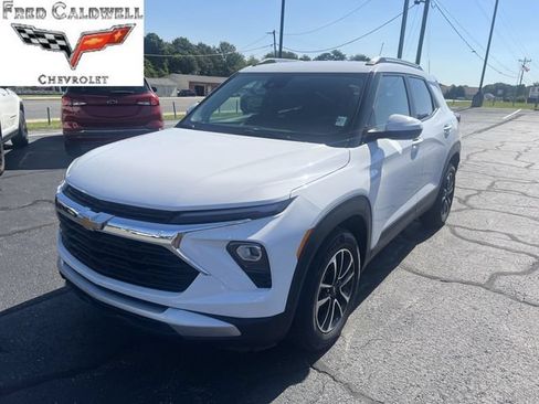 Used 2025 Chevrolet TrailBlazer LT FWD image 1