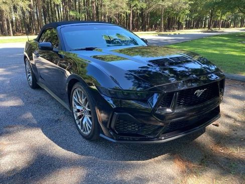 Used 2025 Ford Mustang GT Premium image 34