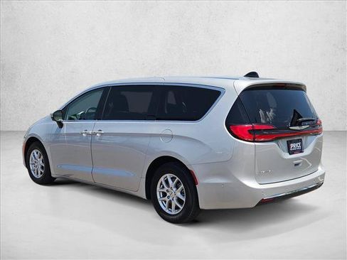 Used 2023 Chrysler Pacifica Touring-L FWD image 8