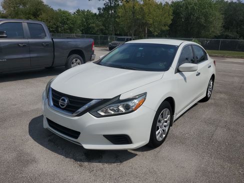 Used 2017 Nissan Altima 2.5 S w/ Power Driver Seat Package FWD image 3